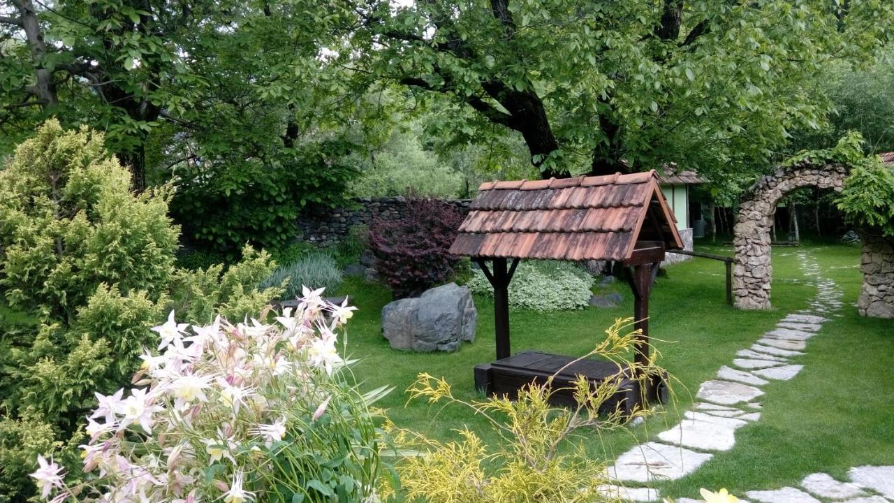 Bed and Breakfast Eco Garden Dilidschan Exterior foto