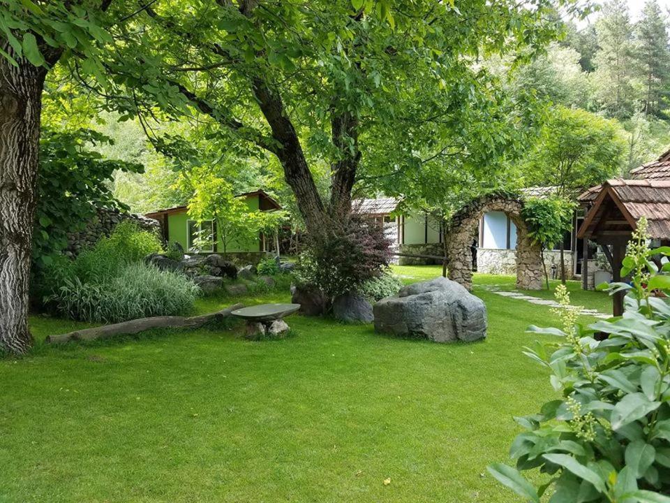 Bed and Breakfast Eco Garden Dilidschan Exterior foto