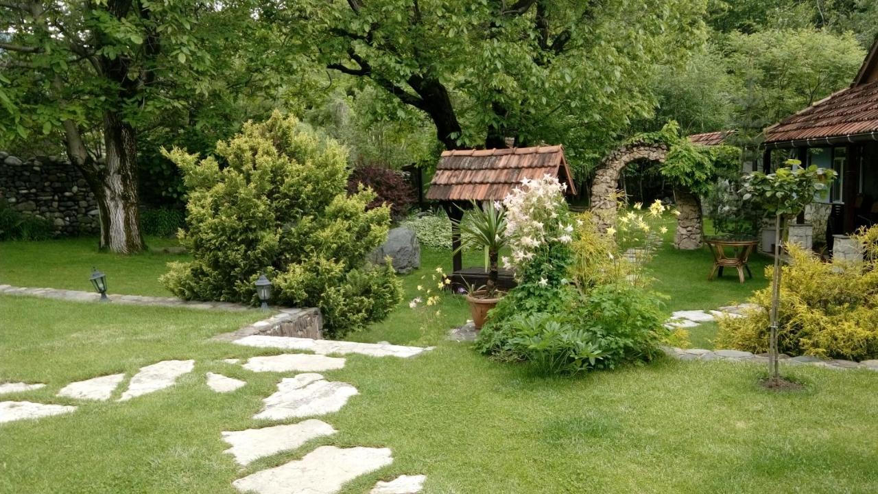 Bed and Breakfast Eco Garden Dilidschan Exterior foto