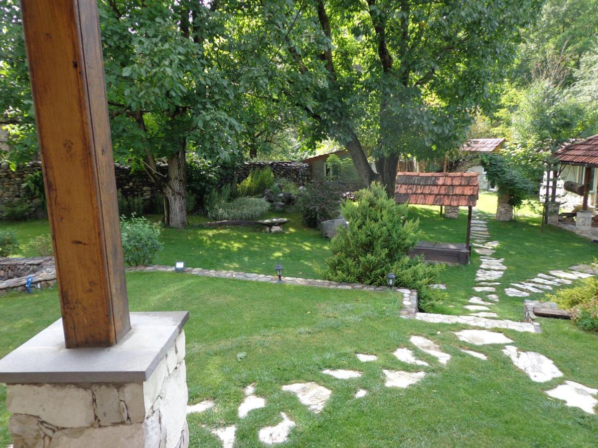 Bed and Breakfast Eco Garden Dilidschan Exterior foto