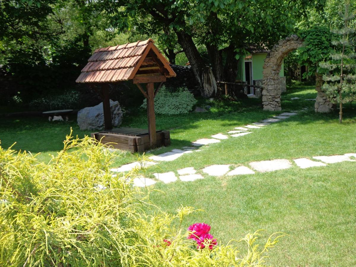 Bed and Breakfast Eco Garden Dilidschan Exterior foto