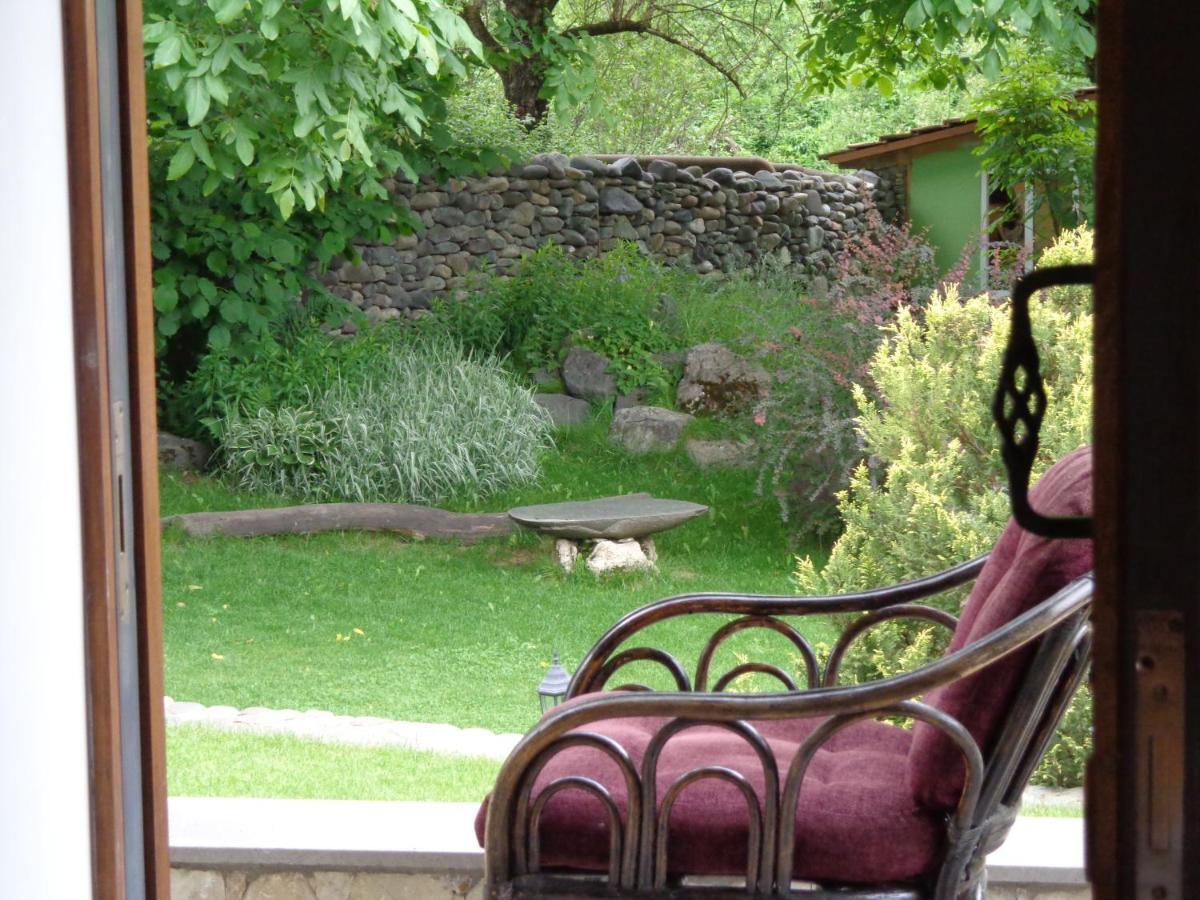 Bed and Breakfast Eco Garden Dilidschan Exterior foto